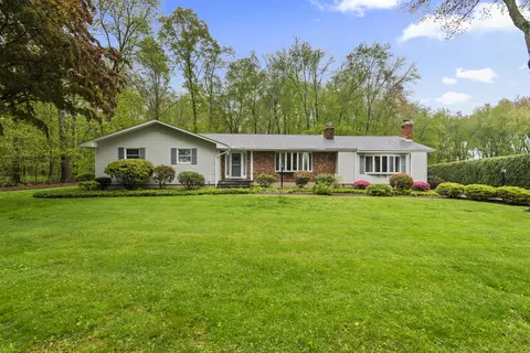 17 Blueberry Ln, Shelton, CT 06484