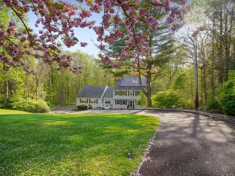 95 Pepperidge Cir, Stratford, CT 06614