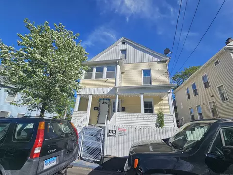 4 Tinker Ct, New London, CT 06320