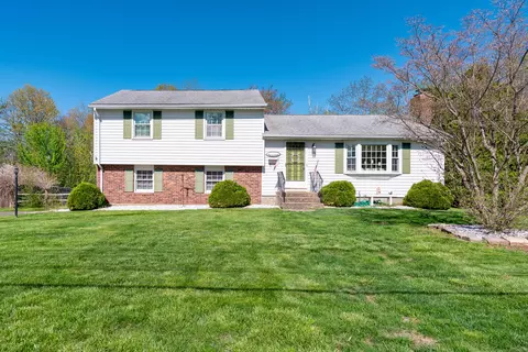 23 Fairlane Dr, Wethersfield, CT 06109