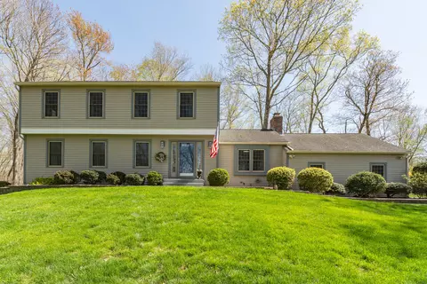 5 Dover Ln, Madison, CT 06443