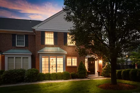 1 Maple St #1, New Canaan, CT 06840