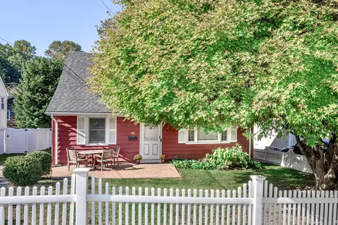 65 Rena Pl, Fairfield, CT 06825