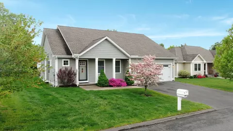 7 Old Village Cir, Windsor, CT 06095