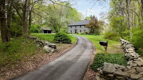 37 Pulpit Rock Rd, Woodstock, CT 06281