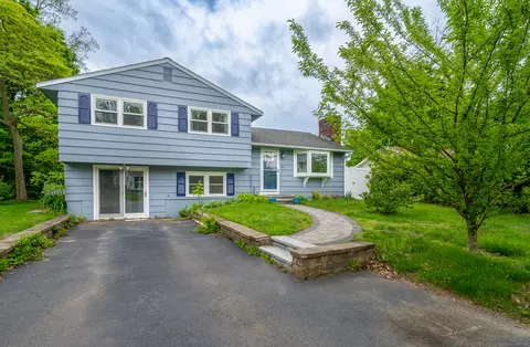14 Bassett Rd, Branford, CT 06405