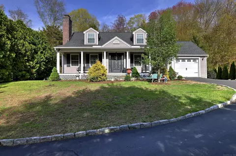 1440 Straits Tpke, Middlebury, CT 06762