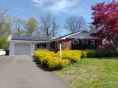 144 Fiesta Hts, Meriden, CT 06451
