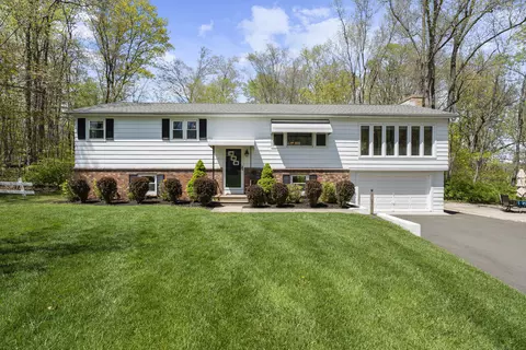 75 Summit Dr, North Branford, CT 06471