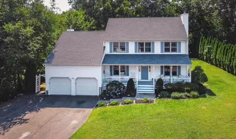 61 Geraldine Dr, Naugatuck, CT 06770