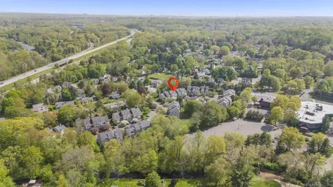 107 Paugusett Cir #107, Trumbull, CT 06611