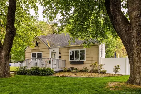 42 Corona Dr, Milford, CT 06460