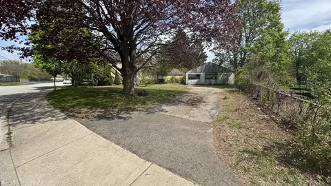 7 Natchaug St, Windham, CT 06226
