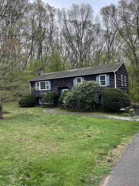 21 Pine St, Oxford, CT 06478