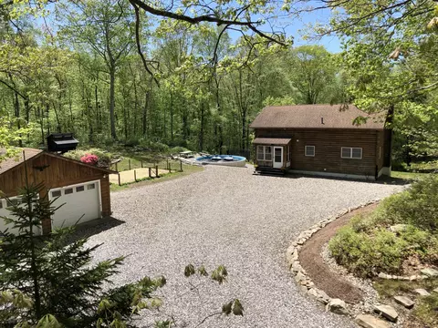 13 Harris Rd, Salem, CT 06420