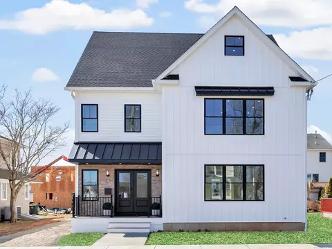 13 Dunbar Rd, Milford, CT 06460