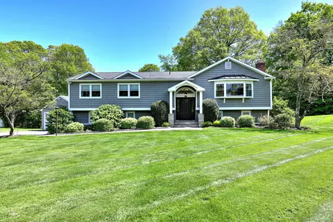 664 S Greenbrier Dr, Orange, CT 06477