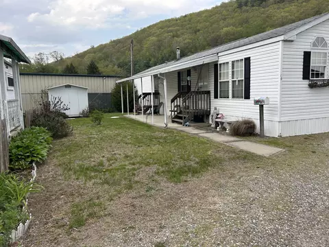16 New St, Beacon Falls, CT 06403