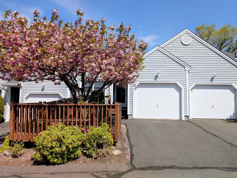 922 Sweetheart Path #922, Southington, CT 06489