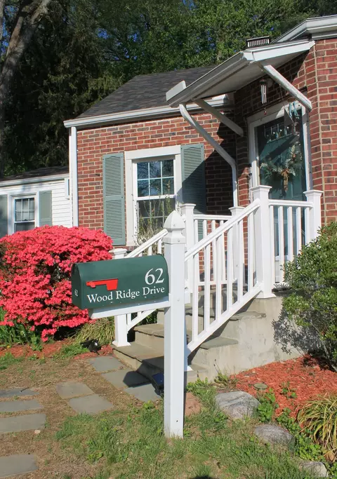 62 Wood Ridge Dr, Stamford, CT 06905