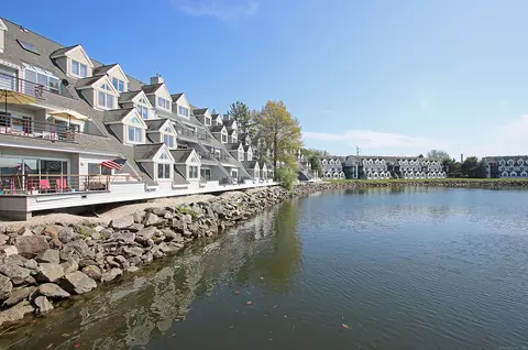 312 Popes Island Rd #312, Milford, CT 06461