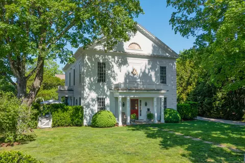 20 Lyme St, Old Lyme, CT 06371