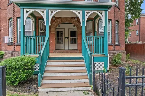 2 Putnam Hts, Hartford, CT 06106