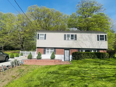 5 N Ridgeland Rd, Wallingford, CT 06492