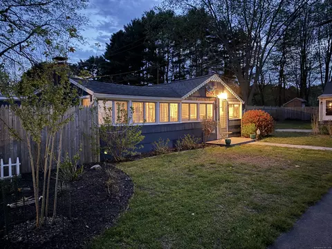 1 4th St, Madison, CT 06443