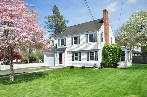 30 Bonny View Rd, West Hartford, CT 06107