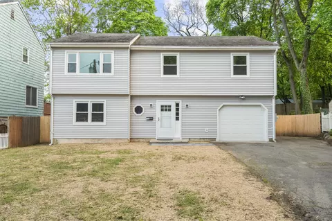 13 Holly St, Norwalk, CT 06851