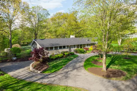 7 Maplecrest Dr, Danbury, CT 06811