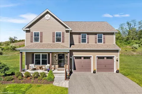 17 Sea View Ter, Waterford, CT 06385