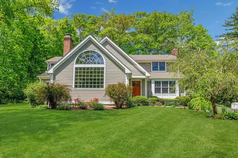 33 Bickford Ln, New Canaan, CT 06840
