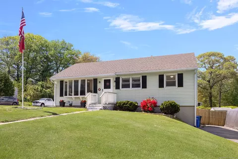 67 Park Avenue Ext, Montville, CT 06353