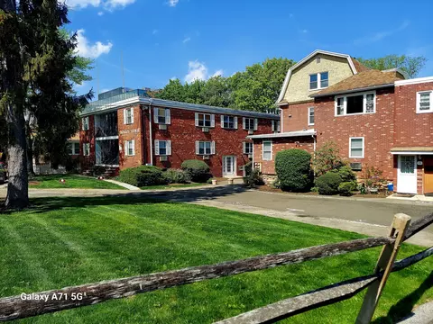24 Home Ct #7, Stamford, CT 06902