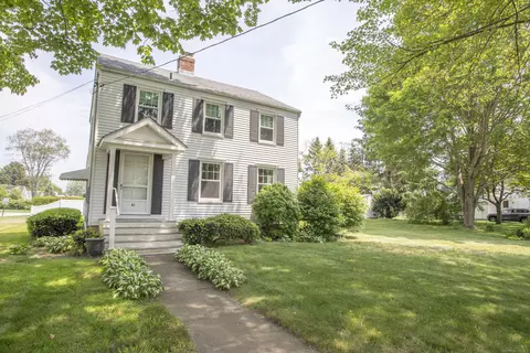 62 Lynde St, Old Saybrook, CT 06475