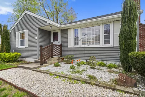 82 Maple Ridge Dr, Somers, CT 06071