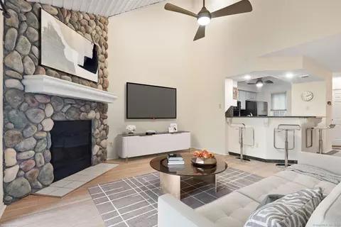 5 Spyglass Cir #5, Groton, CT 06340