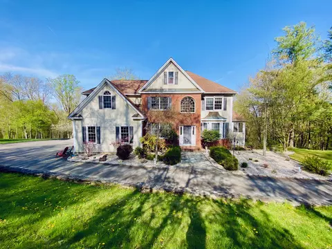 13 Society Hill Rd, Danbury, CT 06811