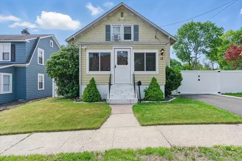 12 Woodland Ave, Hamden, CT 06514