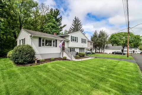 22 Fairview Ln, Naugatuck, CT 06770