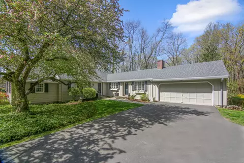 91 Carriage Dr, Avon, CT 06001