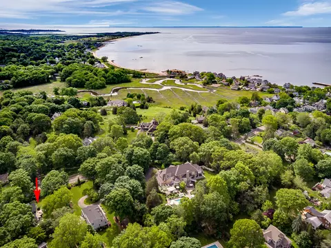 44 E Wharf Rd, Madison, CT 06443
