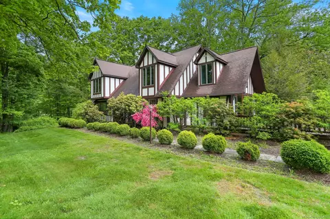 2 Kramer Ln, Weston, CT 06883