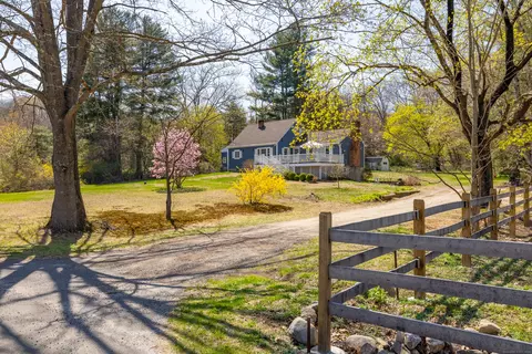 172 Huntingtown Rd, Newtown, CT 06470