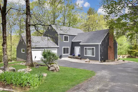 20 High Hill Rd, Canton, CT 06019