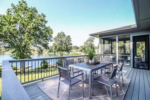 13 Kellogg St, Brookfield, CT 06804