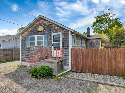 49 Hartford Ave, Old Saybrook, CT 06475