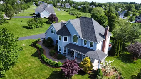 39 Farmstead Ln, Suffield, CT 06078
